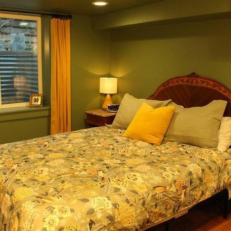 Heart Of Woodstock, 10 Min Walk To Reed, With Private Garage! Lägenhet Portland Exteriör bild