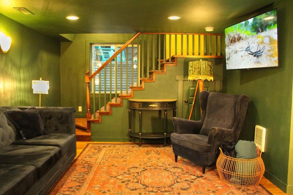 Heart Of Woodstock, 10 Min Walk To Reed, With Private Garage! Lägenhet Portland Exteriör bild