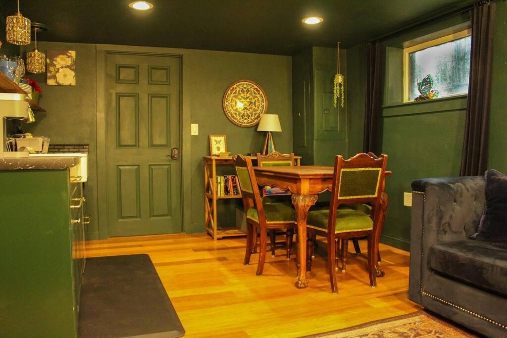 Heart Of Woodstock, 10 Min Walk To Reed, With Private Garage! Lägenhet Portland Exteriör bild